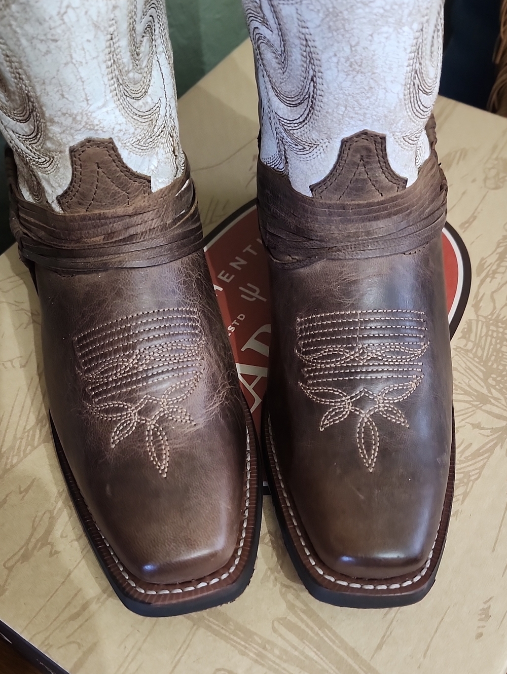 Laredo Women's Sand/White W/Straps Western Cowgirl Boots Sz 7M New In Box - Picture 4 of 10